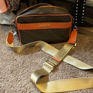 Micheal lord cross body with this strap